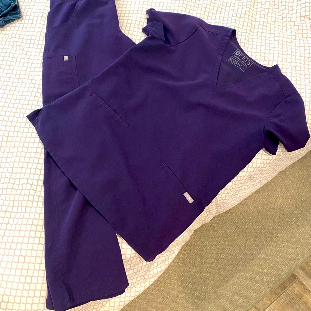 Set of Figs purple scrubs size small petite.